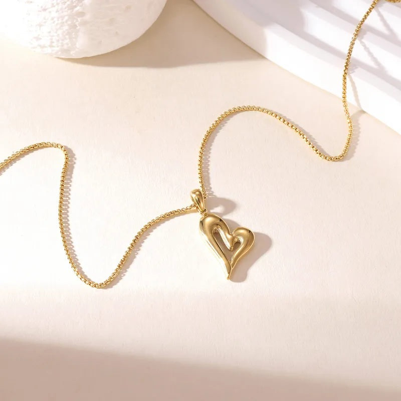 ✨ Heartline Pendant Necklace – Available in Gold & Silver ✨