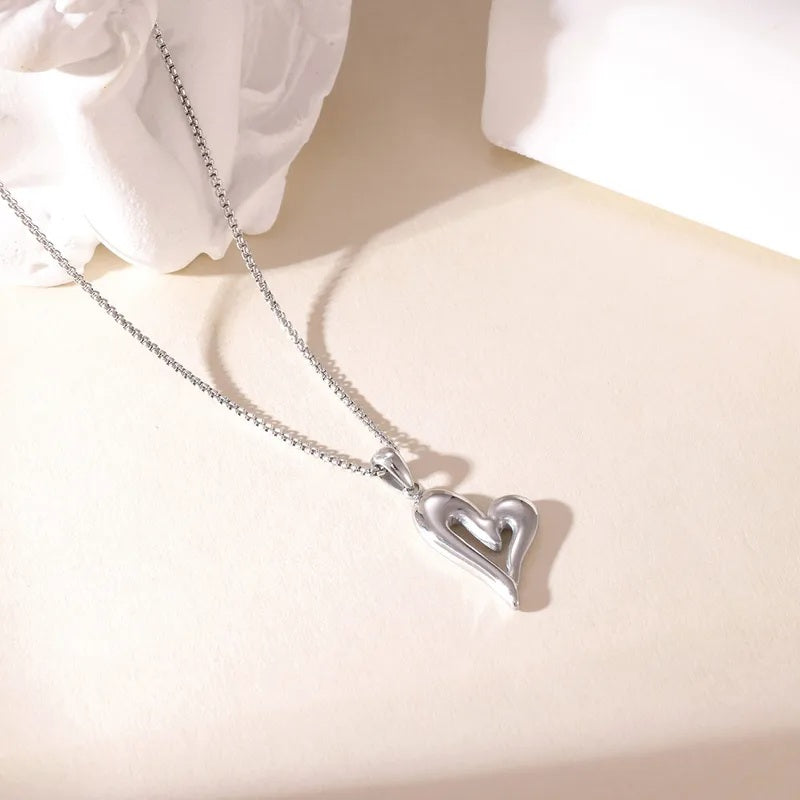 ✨ Heartline Pendant Necklace – Available in Gold & Silver ✨