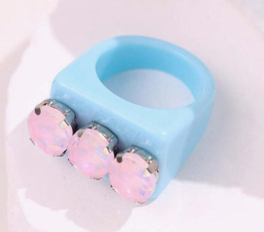 Prism Glow Trio Resin Ring ✨