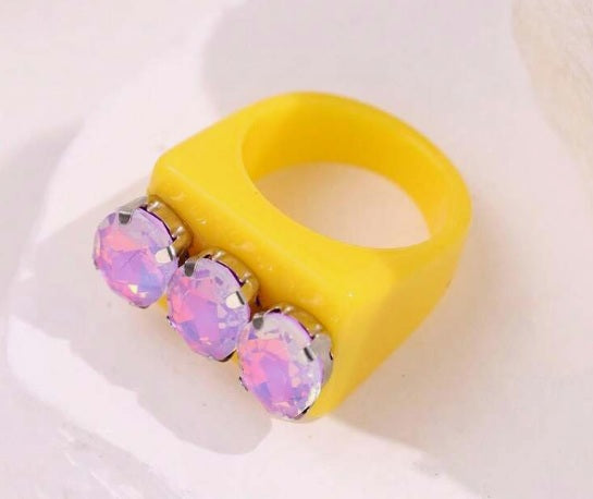 Prism Glow Trio Resin Ring ✨