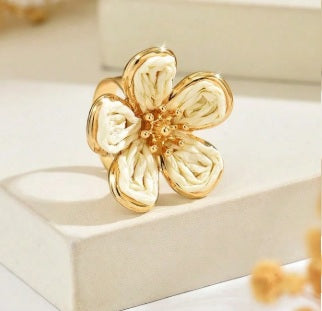 Wildflower Raffia Ring ✨